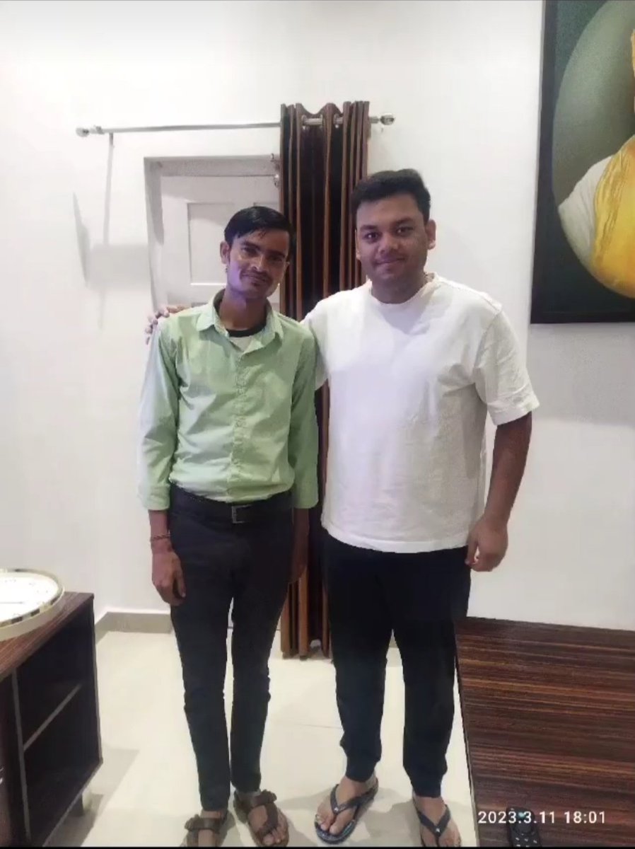 जिस तरह कंधे पर हाथ रखकर बोलते हो उस तरह एक भर्ती दे दीजिए भैया जी
#UP_WANT_TEACHER_VACANCY 
#UP_WANT_TEACHER_VACANCY 
<a href="/thisissanjubjp/">Sandeep Singh</a> <a href="/myogiadityanath/">Yogi Adityanath</a>