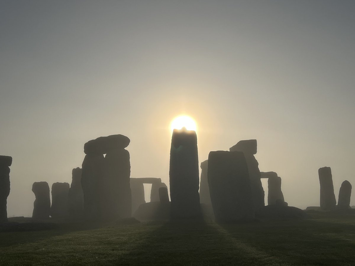 ST0NEHENGE's tweet image. Sunrise at Stonehenge today (28th July) was at 5.27am, sunset is a 9.00pm ☀️