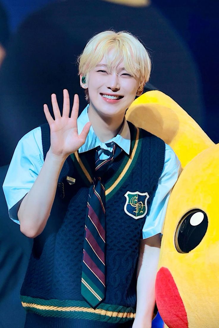 soapyyyy_'s tweet photo. day 4
looking for interactive moots &amp; dm buddies ⊹♡      

i'm soap! °𓇼    
★ she/her ; 🇵🇭 ; infj ; 07  
★ not new to #stantwt #kpoptwt #studytwt  
★ en-, txt, nwjns, skz (any fandoms r welcome)  
♡ / ↻ to be moots + to spread, thankiez https://t.co/GWqCrh19lW