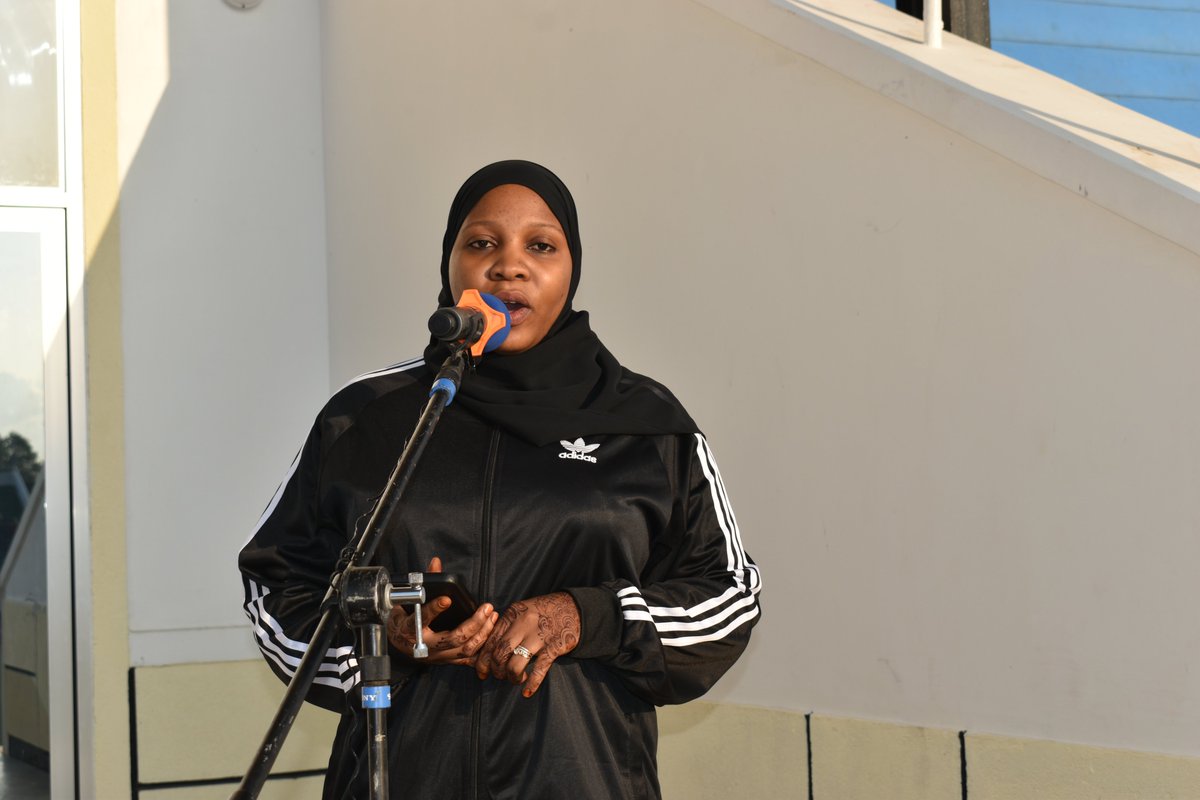 TAMWA_Zanzibar's tweet photo. "Kuna changamoto kadhaa ambazo tumeziona ikiwemo mitazamo hasi kwenye jamii ambapo baadhi wanaona michezo ni uhuni, lakini pia ukosefu wa vifaa na miundombinu kwaajili ya michezo," Khairat Haji, afisa program TAMWA ZNZ.

Bonanza la Gombani Pemba #MichezoKwaWote https://t.co/M9Zlmsnsoi