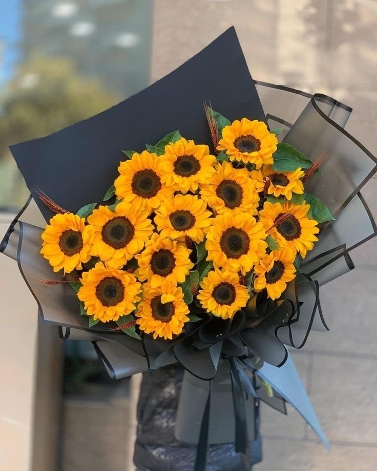 sunflowerchives's tweet image. gold.