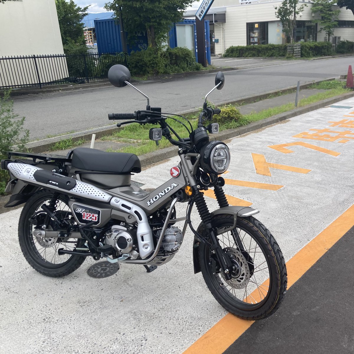 あちいですね。
逆襲のCT125です。
またまだレンタルバイクのラインアップに入りましたのでご利用ください！
試乗だけでもOKです！
お待ちしてます‼️
#honda #レンタルバイク #ホンダドリーム松本 #CT125 #ハンターカブ