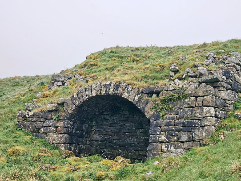 HikingManchest1's tweet image. Lime Kiln from Warcop Firing Range, Scordale. Unused since 1850, it provided lime for agricultural and building purposes
#KilnSunday #SpottedonmyWalk