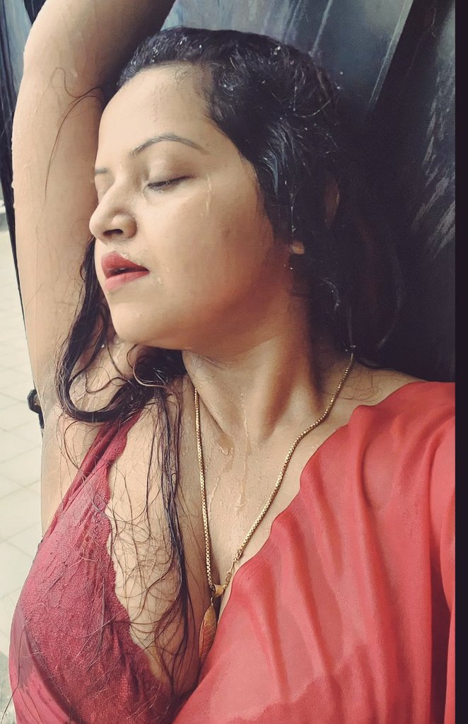 Mrshivangi90's tweet photo. तेरी यादों की बारिश में हरपल भीगते हैं हम,
हर बूंद में तेरा चेहरा देखते हैं हम
#Rains #milf #bhabhi #aunty #hotmom #redsaree #redbra #usedbra #usedpanty #pornhub #brazers #shivangibhabhi #shivangiaunty #shivangimilf #naugtygirl https://t.co/o4Z1yp2Ddn