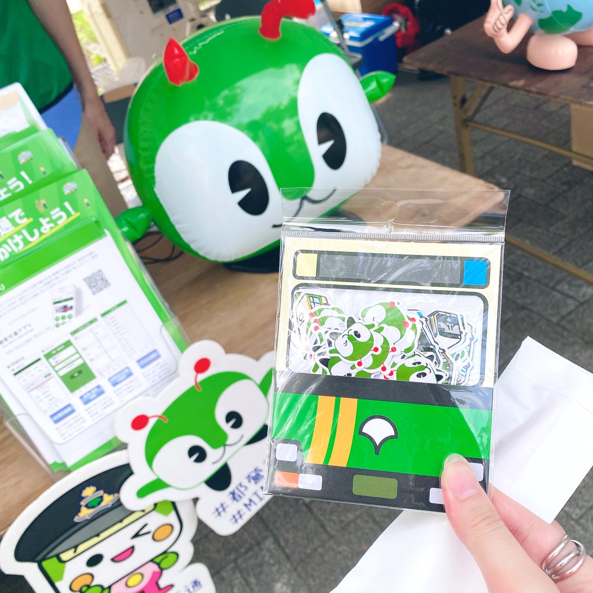 95_cx's tweet photo. 念願のフレークシール頂いた߹ - ߹❤️🔥カワイ…
ボールペンはとあらんだった!職場で大事に使わせてもらいます〜
#都営交通
#みんくる #MINKURU
#とあらん #TOARAN https://t.co/brr44SQMKN