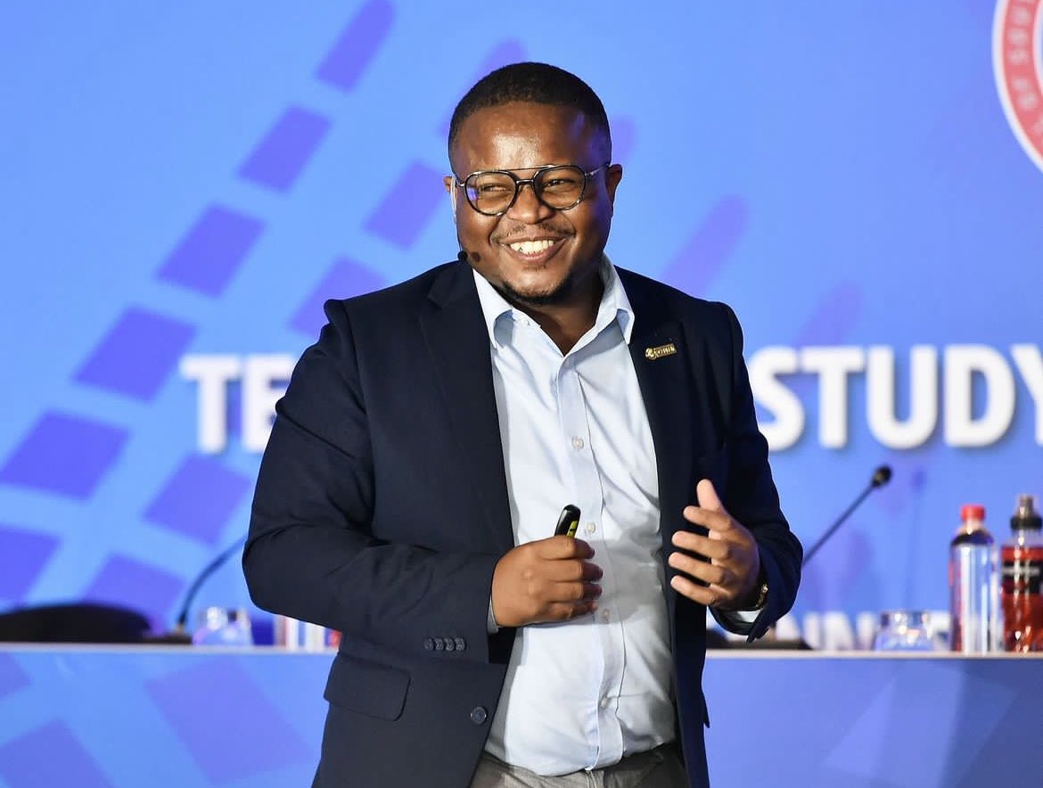 SMSportsCons's tweet image. Our Director, @SinesiphoMali was amongst the speakers at the COSAFA Technical Study Group Symposium hosted in May. Presenting on Performance Analysis to Coaches, CEO’s and Managers of all 14 COSAFA Region member associations. 

#InspireBeyond #PerformanceAnalyst