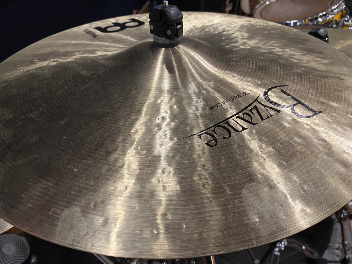 shunsuke2271's tweet photo. Girl in Monoのリハでした!
部屋のキットがなかなか理想的でステキでした!
#dw #drumworkshop
#MINEL #minelcymbals
#SJC #sjccustomdrums
#vicfirth https://t.co/ryGo2PAFCA