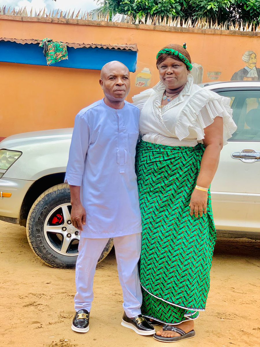 A rare picture of my Mom and her Odogwu 💪🥰