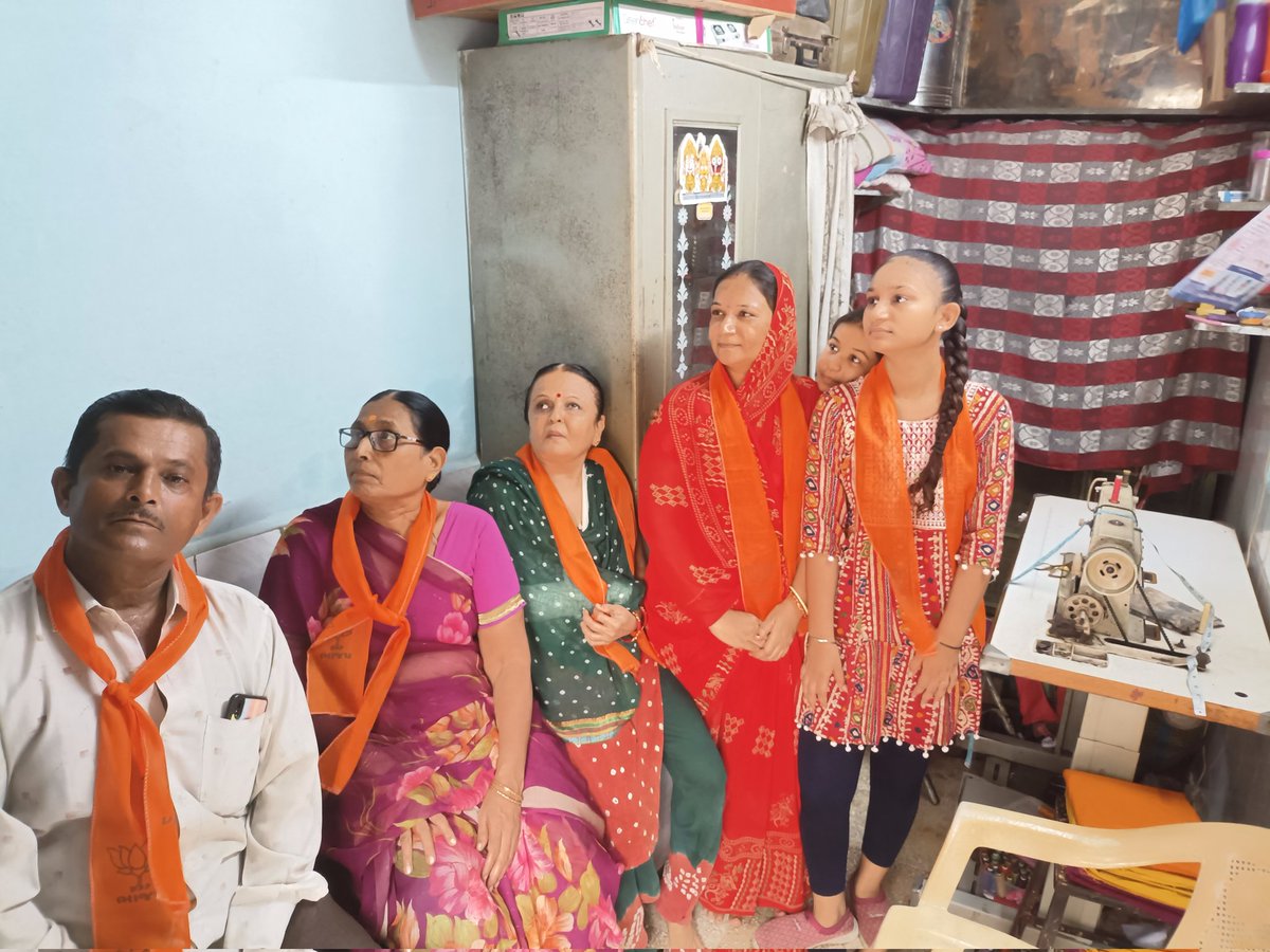 Rajesh Nanani (Modi ka Parivar) (@nananirajesh) on Twitter photo માનનીય પ્રધાનમંત્રી શ્રી <a href="/narendramodi/">Narendra Modi</a> જી ની “મન કી બાત” જીવનપથની દિવાદાંડી સમાન છે..!
આજરોજ જામનગરમાં વોર્ડ નં.10ના બુથ નં 157ખાતે કાર્યકર્તાઓ સાથે “મન કી બાત” કાર્યક્રમ સાંભળ્યો.
“મન કી બાત”જીવનનાં કર્તવ્યપથને વધુ સહેલો બનાવે છે.
#MannKiBaat2024 માનનીય પ્રધાનમંત્રી શ્રી <a href="/narendramodi/">Narendra Modi</a> જી ની “મન કી બાત” જીવનપથની દિવાદાંડી સમાન છે..!
આજરોજ જામનગરમાં વોર્ડ નં.10ના બુથ નં 157ખાતે કાર્યકર્તાઓ સાથે “મન કી બાત” કાર્યક્રમ સાંભળ્યો.
“મન કી બાત”જીવનનાં કર્તવ્યપથને વધુ સહેલો બનાવે છે.
#MannKiBaat2024