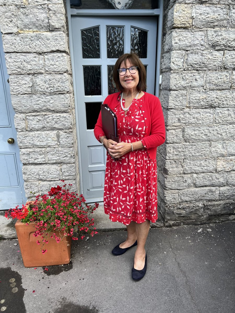 Yesterday’s ceremony included a broom jump to end our wedding on a high.
It’s one of my favourite elements, (little extra touches you can add to your ceremony to make it truly unique.
I decorated it with ox-eye daisies, poppies &amp; cornflowers to match the wildflower wedding theme