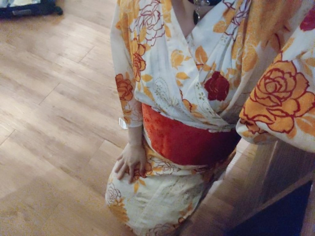 有喜欢日本妓女的吗？和服一穿上奴性就来了，就想跪着想服务男人了
#男娘 #伪娘cd https://t.co/e3UzYBgzQz