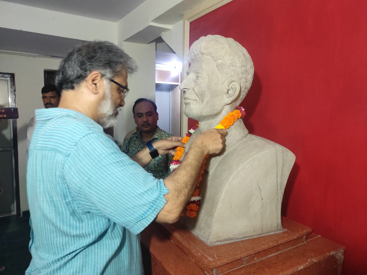 cpimlliberation's tweet photo. On the occasion of the 52nd Anniversary of Comrade Charu Mazumdar's Martyrdom and 50th anniversary of Party Reorganisation tributes were paid to martyrs and departed leaders and pledge was reiterated to strengthen the party and prepare for a new phase of growth and expansion. CPIML Gen Sec Dipankar Bhattacharya, Rajaram Singh, Ravi Rai, Sucheta De, Sudama Prasad and many comrades from Delhi paid tributes to martyrs at the party central headquarters at Charu Bhawan in Delhi.