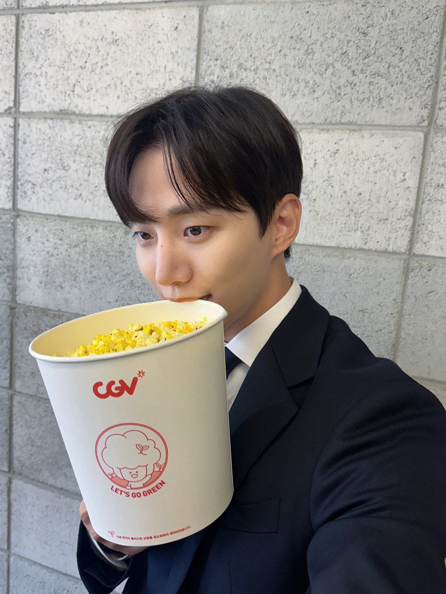 LEE JUNHO. tweet media