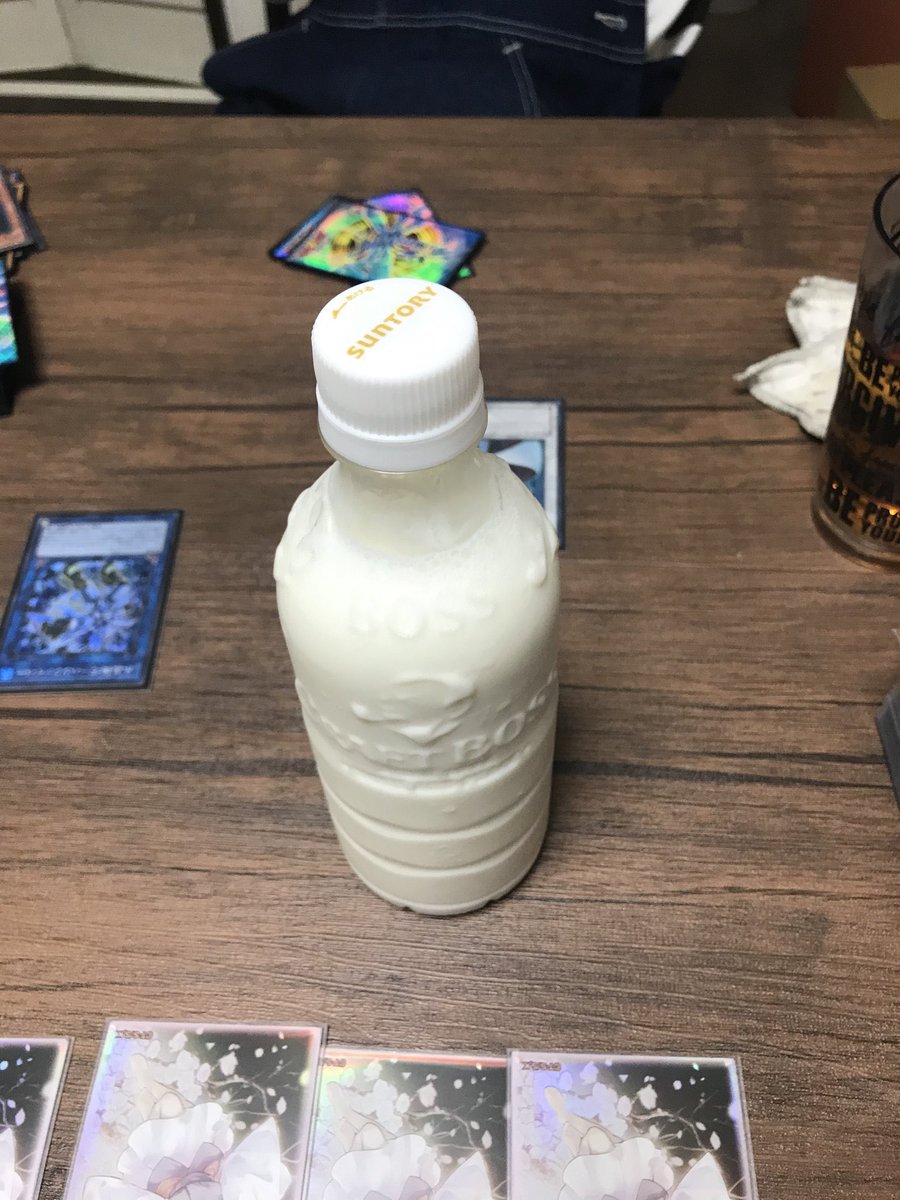 yeskiri's tweet image. カレー屋でラッシーを頼みすぎて店員さんからレシピを教えてもらったので載せときます

牛乳 250ml
ヨーグルト 250g
レモン果汁 小さじ2杯
砂糖  大さじ2杯

これを空のペットボトルにいれてシャカシャカ振ればお店で出てくるラッシーが完成するのでぜひお家で作ってみて