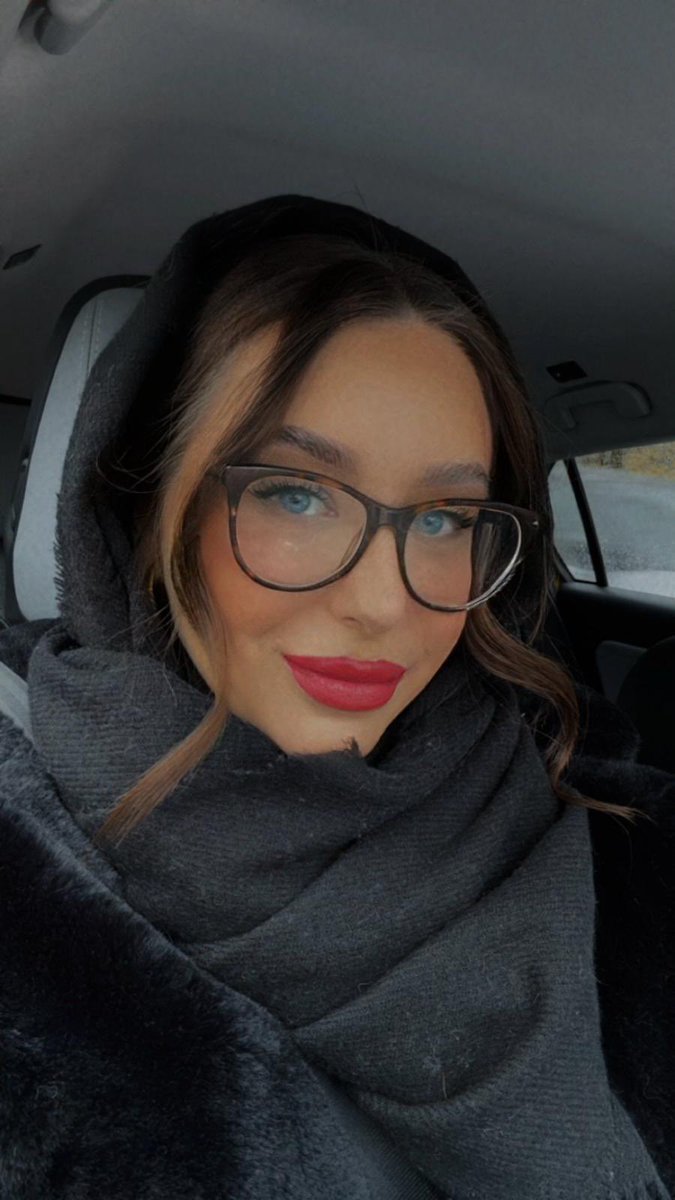 Nataliediligo's tweet photo. Spontanes Cash&amp;Go heute in Stuttgart ihr Loser! Die Klarna Rechnungen zahlen sich nicht von alleine 😈💸
#herrin #sklave #cashandgo #stuttgart #shoppen #zahlschwein #geldsklave #paypig #fetisch #bankautomat #cuckold #slave #geldgeil https://t.co/HsRK0Paz4p
