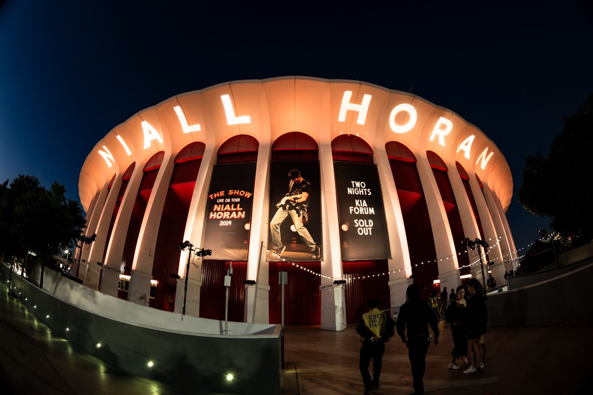 thekiaforum's tweet photo. One night down, one more to go. @NiallOfficial 

#TSLOT #TSLOTLA #TSLOTInglewood https://t.co/kXyy2iR2dp