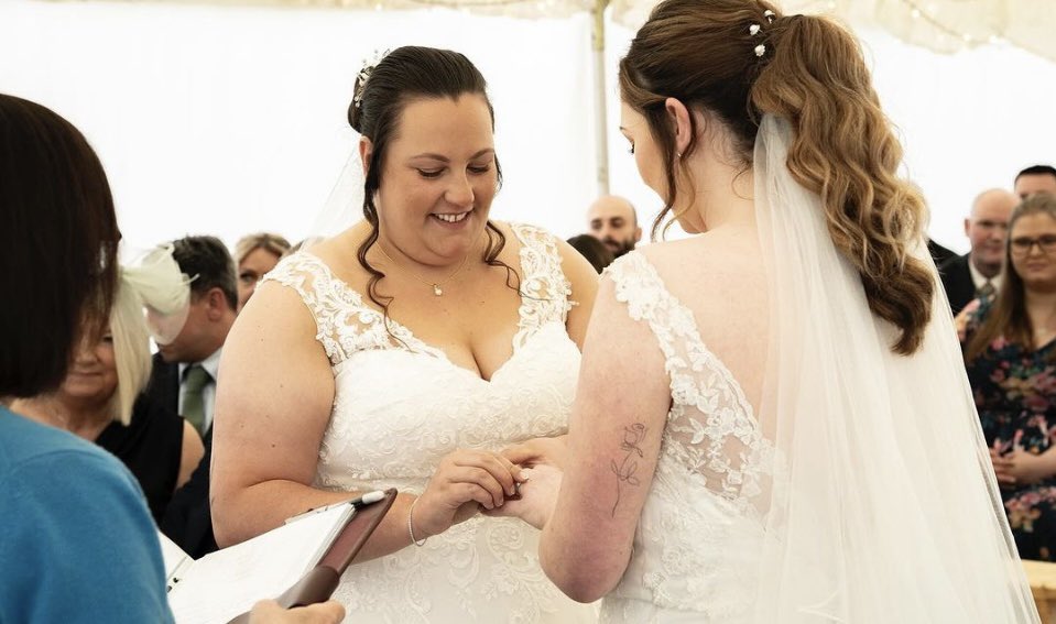 Receiving this lovely thank you from Rhiannon and Beth, really made my day 
💚
It’s such a happy picture and takes me right back to their wonderful wedding day 
💚
And as we keep in touch on Instagram, I can see how they are really enjoying married life 
🤩🤩🤩
#carolcelebrant