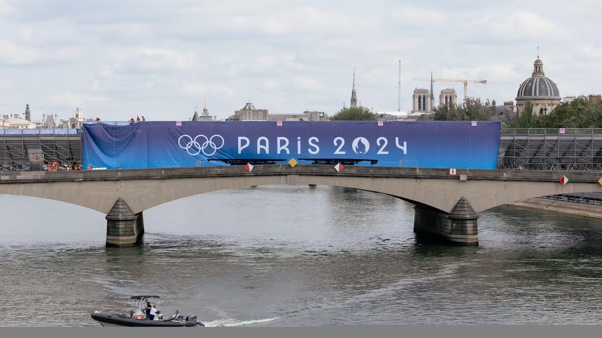 Mediavenir's tweet image. 🏊‍♀️🇫🇷 ALERTE INFO - Le premier entraînement de triathlon dans la Seine est annulé ce dimanche matin, en raison de la pollution de l'eau. (AFP) #Paris2024