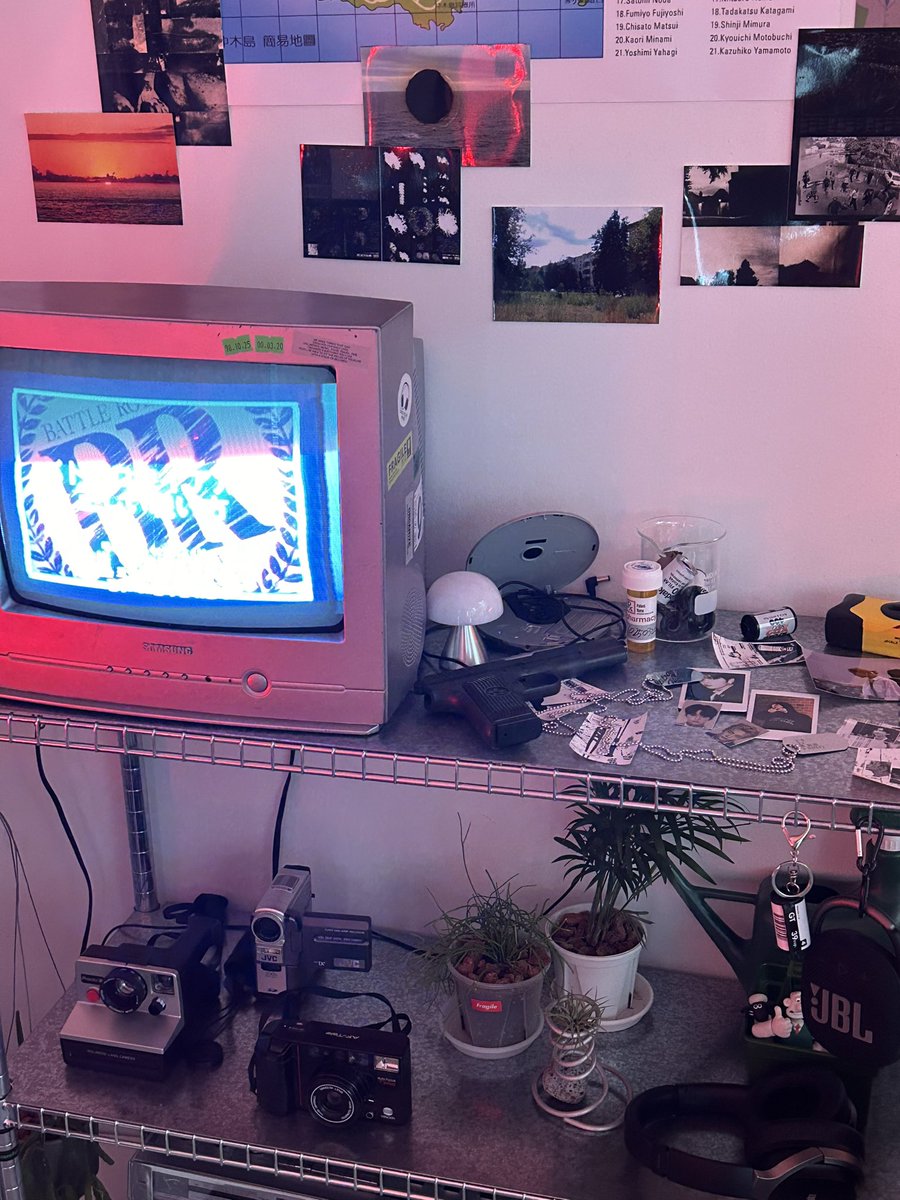 lkleft's tweet photo. 너뮤너무너무너무이쁘다........ 
소품 디테일에 놀라고 분위기에 또 놀랏슴
내가 본 호모카페중에 제일 이뿌다 ><
믾황력 풀충전하고 왔습니다👍🏻

#생존_냥버이벌_액션_스릴럿 https://t.co/wGuekYvrBp