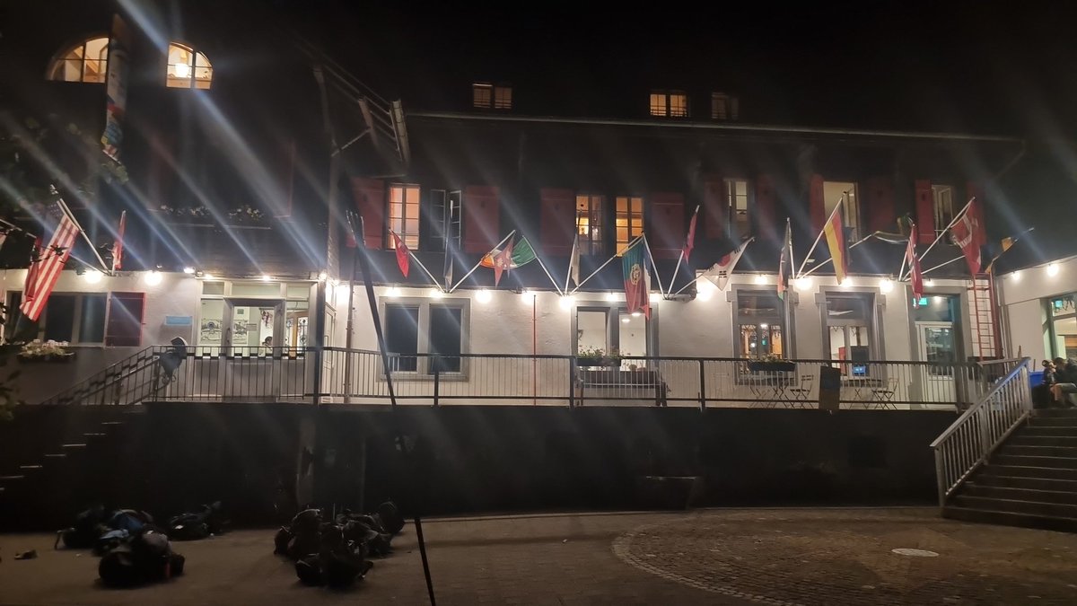 After a long, tiring journey, we finally arrived at our chalet around 9pm. Ready for a quick dinner and followed by bed 🛌