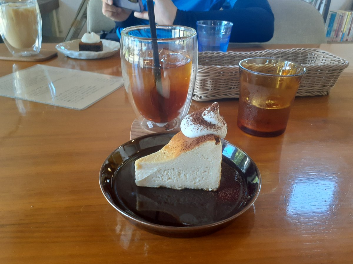 土日のニン活は昨日は荘内半島まわって綿谷で肉ぶっかけキメて今日は先輩のH2の試乗に新居浜まで行って海沿いのカフェで一服して帰りました
危険な暑さでした