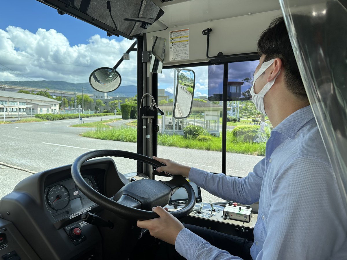 Ryu_peer's tweet photo. 念願のバス運転体験会へ参加できました！大型の運転はとても気持ちが良かった！
（カックンブレーキしまくりでしたが） https://t.co/tOQ9U30dIH