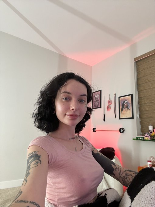 Do my nipples look good? https://t.co/SfHEqwBs5a