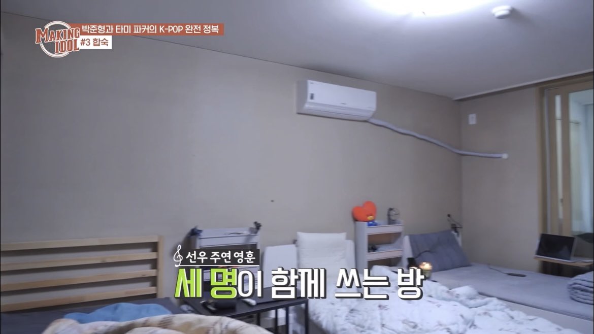 sunuv412's tweet photo. 침대에서 자기 성격 보이는거 개웃기네 ㅋㅋㅋㅋㅋ

   선우                            주연                           영훈
냅다 나무                흰색폭닥폭닥        깔끔반듯그자체
이불정리x                이불펴놓음             이불개어놓음 https://t.co/l8U0gXYPH3
