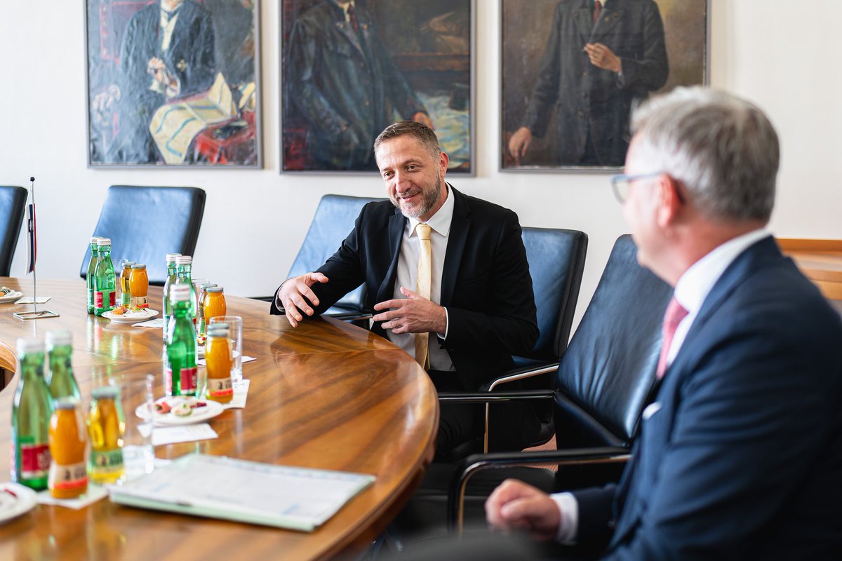 Ministrstvo za finance tweet media