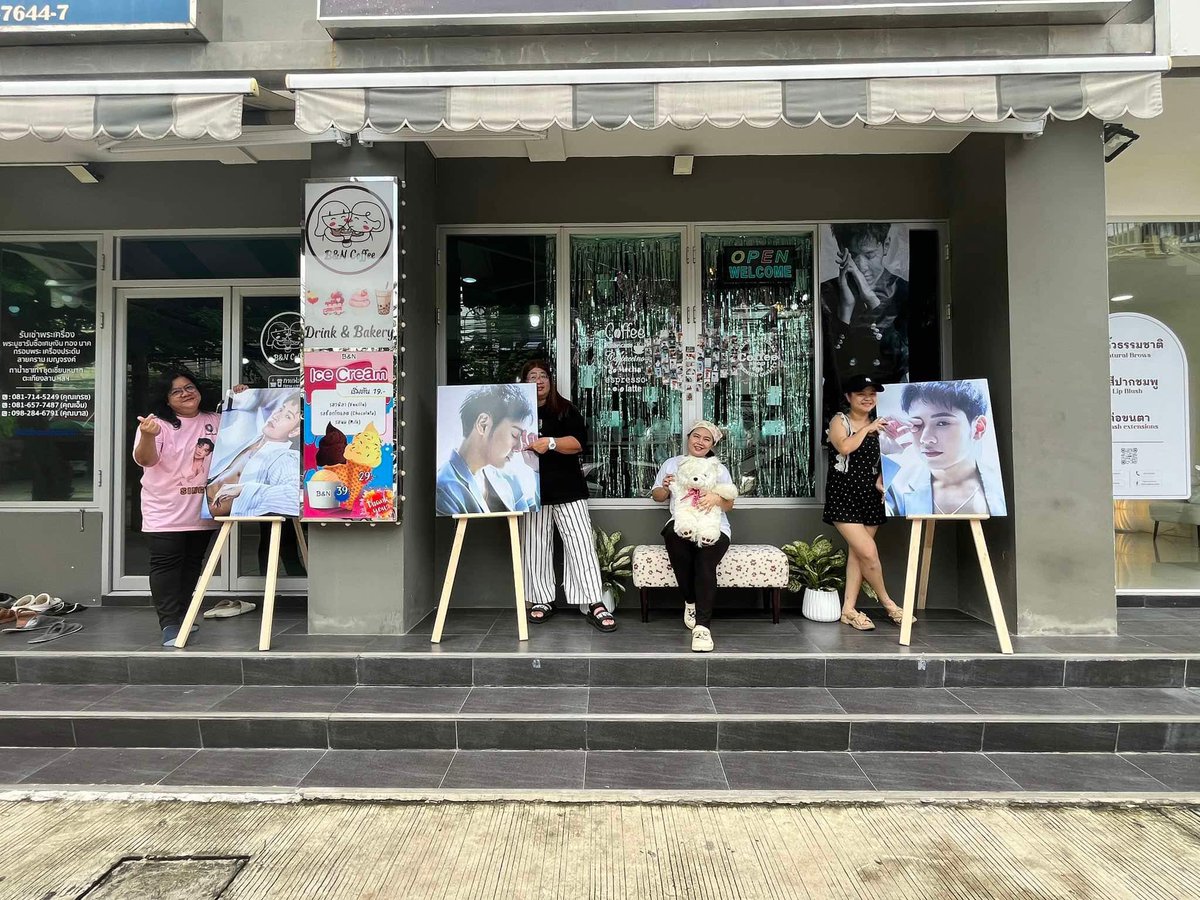 Singto_Family's tweet photo. ใครว่างวันนี้แวะไปเก็บโปรเจคคัพสลีพกันได้นะคะ เครื่องดื่มราคาดีงามแม่ๆไปมาแล้วมีมุมถ่ายรูปสวยๆ รูปภาพจากบ้าน SingtoOnly ด้วยนะคะ ใครอยากไปถ่ายรูปแนะนำเลยค่ะ
#SingtoPrachaya
#SingtoBD2024 https://t.co/sTkacrsmHp