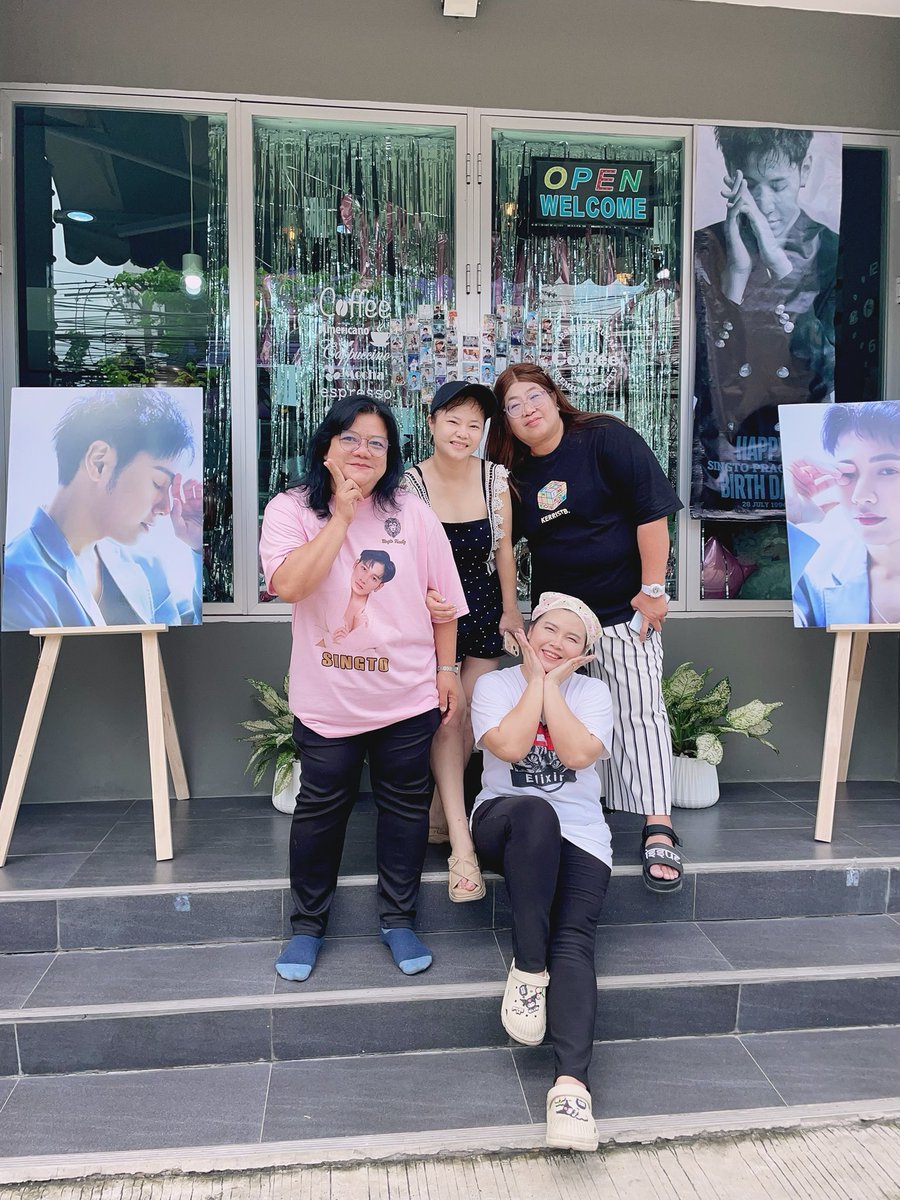 Singto_Family's tweet photo. ใครว่างวันนี้แวะไปเก็บโปรเจคคัพสลีพกันได้นะคะ เครื่องดื่มราคาดีงามแม่ๆไปมาแล้วมีมุมถ่ายรูปสวยๆ รูปภาพจากบ้าน SingtoOnly ด้วยนะคะ ใครอยากไปถ่ายรูปแนะนำเลยค่ะ
#SingtoPrachaya
#SingtoBD2024 https://t.co/sTkacrsmHp