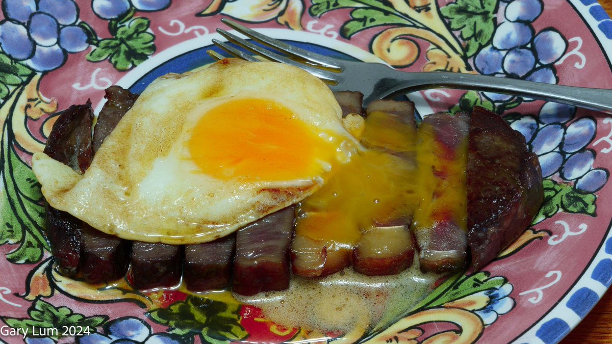 Yummy_Lummy's tweet image. Scotch fillet steak for lunch and then scotch fillet steak and an egg fried in butter for tea. #sundaysteak #meat #meatisgood