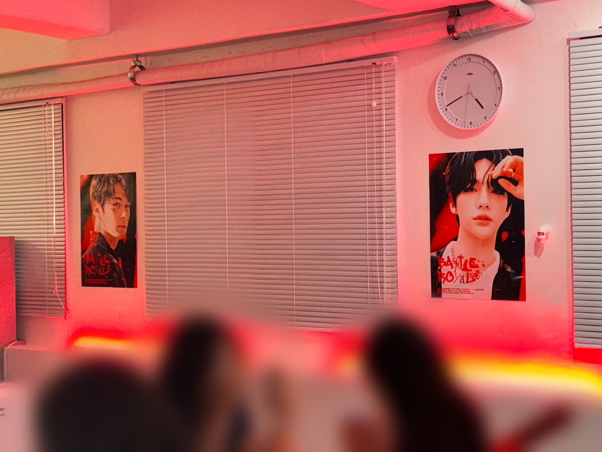 📢 사진에 있는 현수막과 A2,A4 포스터(액자x) 나눔 희망하시는 분들은 원하시는 항목을 디엠으로 보내주세요