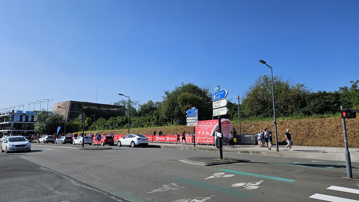 mememel72's tweet photo. @SuisJeFou Emplacement du parking velo JOP Stade Pierre Mauroy https://t.co/AJDLzHOeVt
