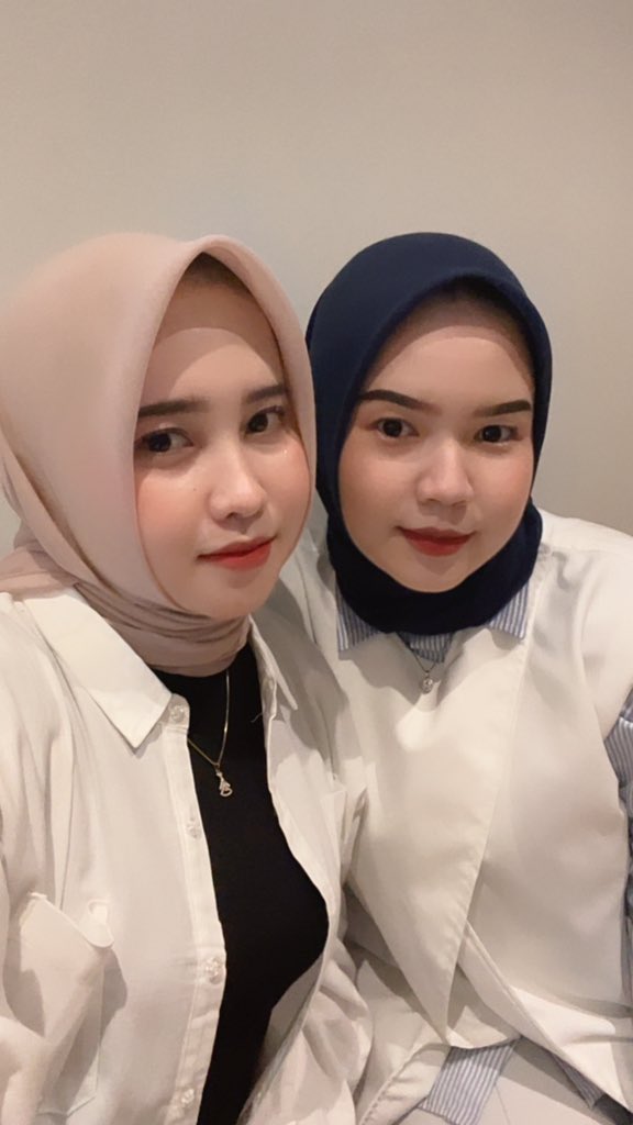 annisatusya's tweet photo. To my Anna who have seen multiple versions of me &amp; never left me behind, love u!🫶🏻 https://t.co/XGGBBKFLLB