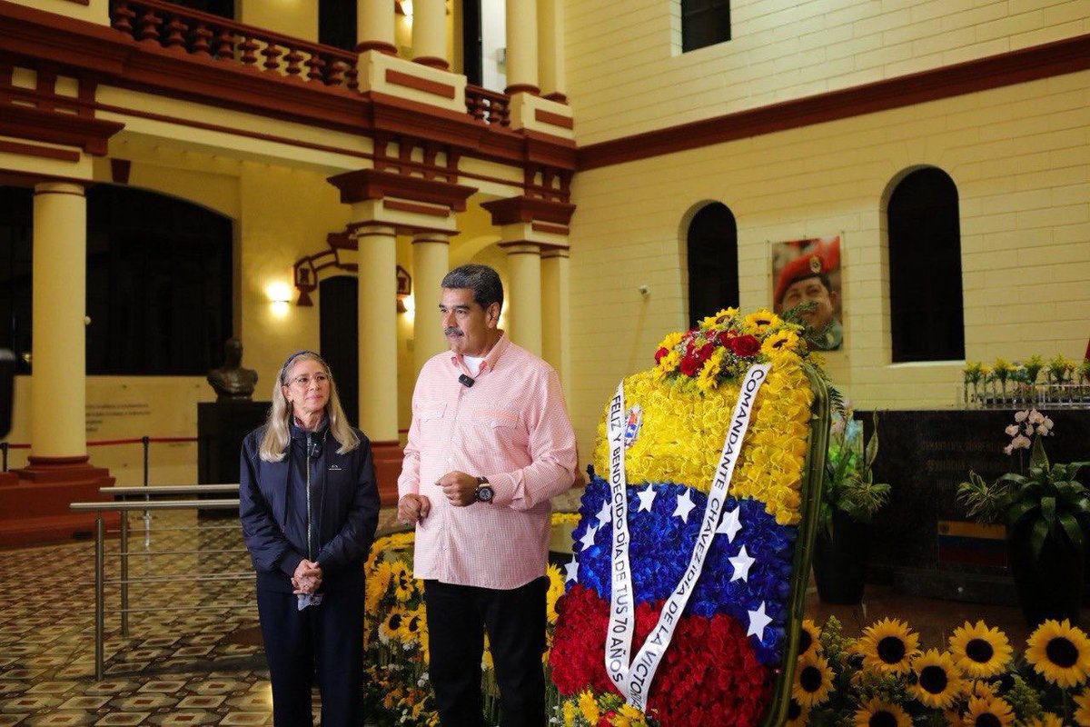 ViceVenezuela's tweet photo. #EnFotos || Desde El Cuartel de la Montaña #4F en #Caracas, el presidente de la República, @NicolasMaduro, junto a otras autoridades nacionales, conmemoró este #domingo los 70 años del natalicio del Comandante Hugo Rafael Chávez Frías.

#28Jul https://t.co/oxSd7J4giM