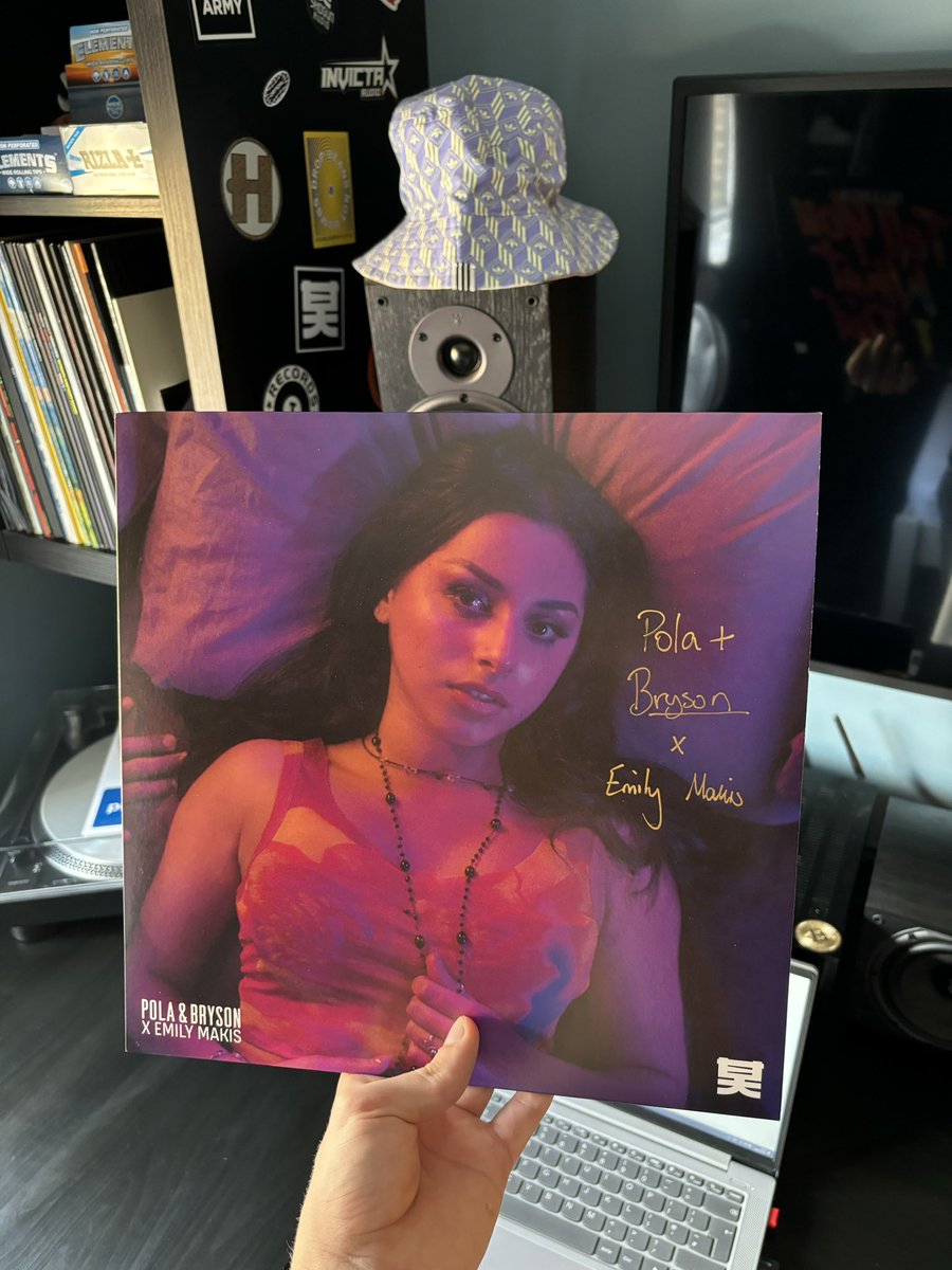 Dunno whether to blast this at 110dB or get it framed 😂😂 <a href="/EmilyMakis/">Emily Makis</a> <a href="/Pola_Bryson/">𝙋𝙊𝙇𝘼 & 𝘽𝙍𝙔𝙎𝙊𝙉</a>