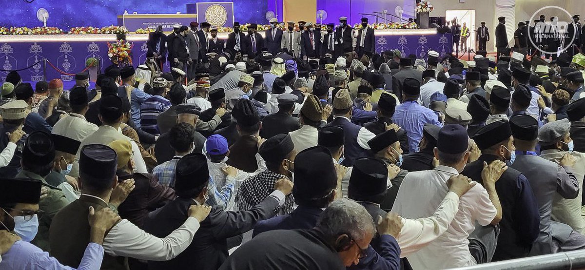 JalsaConnect's tweet photo. All ages, races, nationalities renewing their pledge of allegiance to Islam and Ahmadiyyat!

#JalsaConnect https://t.co/OMVJ5U3EPa