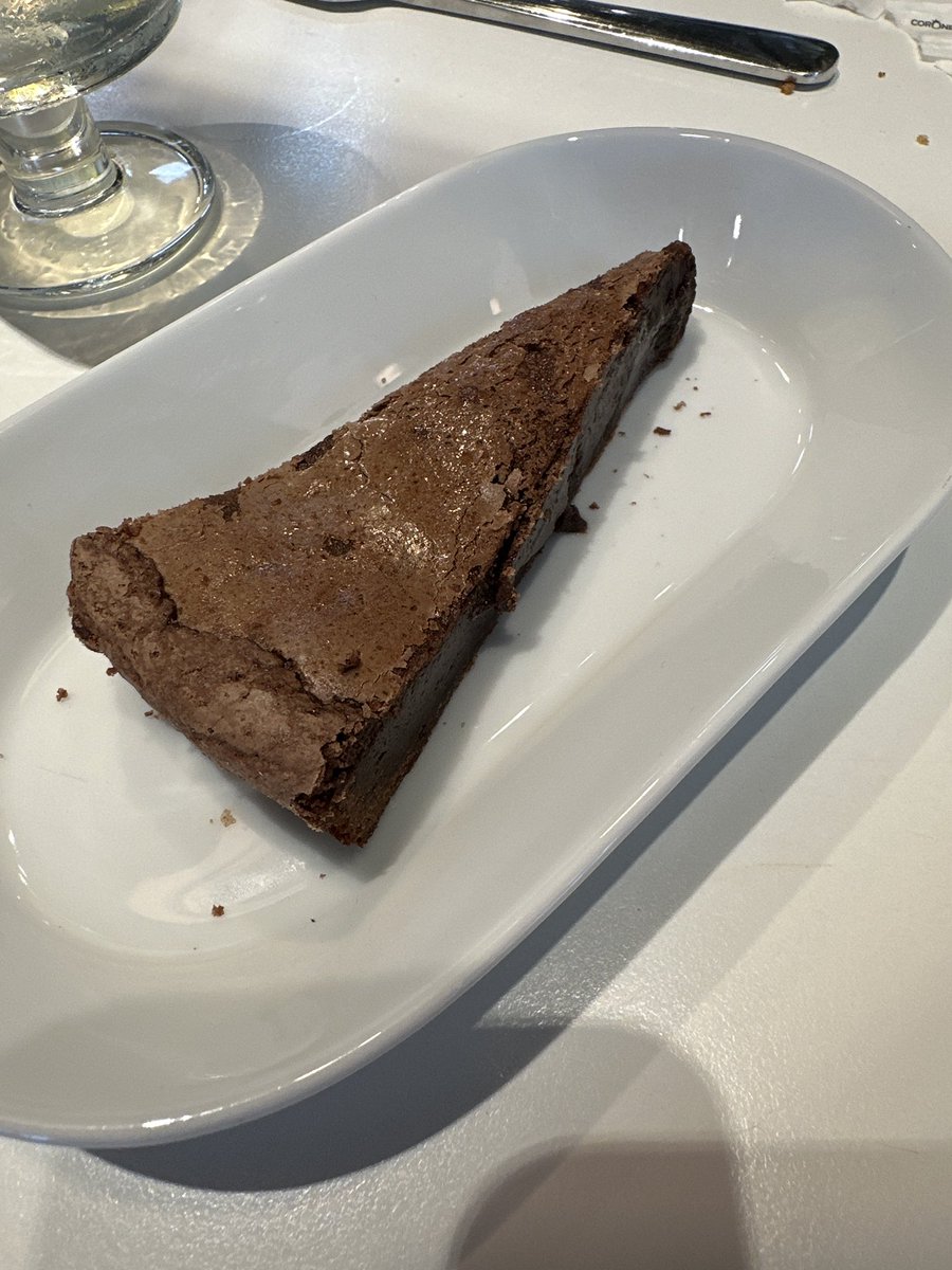 Yoooooo how we doing everyone ? Just smashed a plate of meatballs in ikea before we get lost in the abyss (pray for me🤣) now time for choc cake 😋 how’s your weekend going all ?