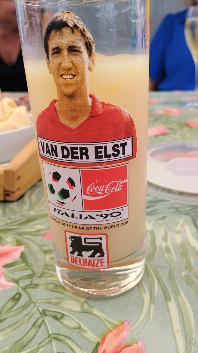 stntie's tweet photo. So we drink and drink, to 
@DerFrvde
  the king, the king. He's the leader of our footballteam... 💙🖤 #thefox #legend 
@clu https://t.co/XN6bpNX3EW