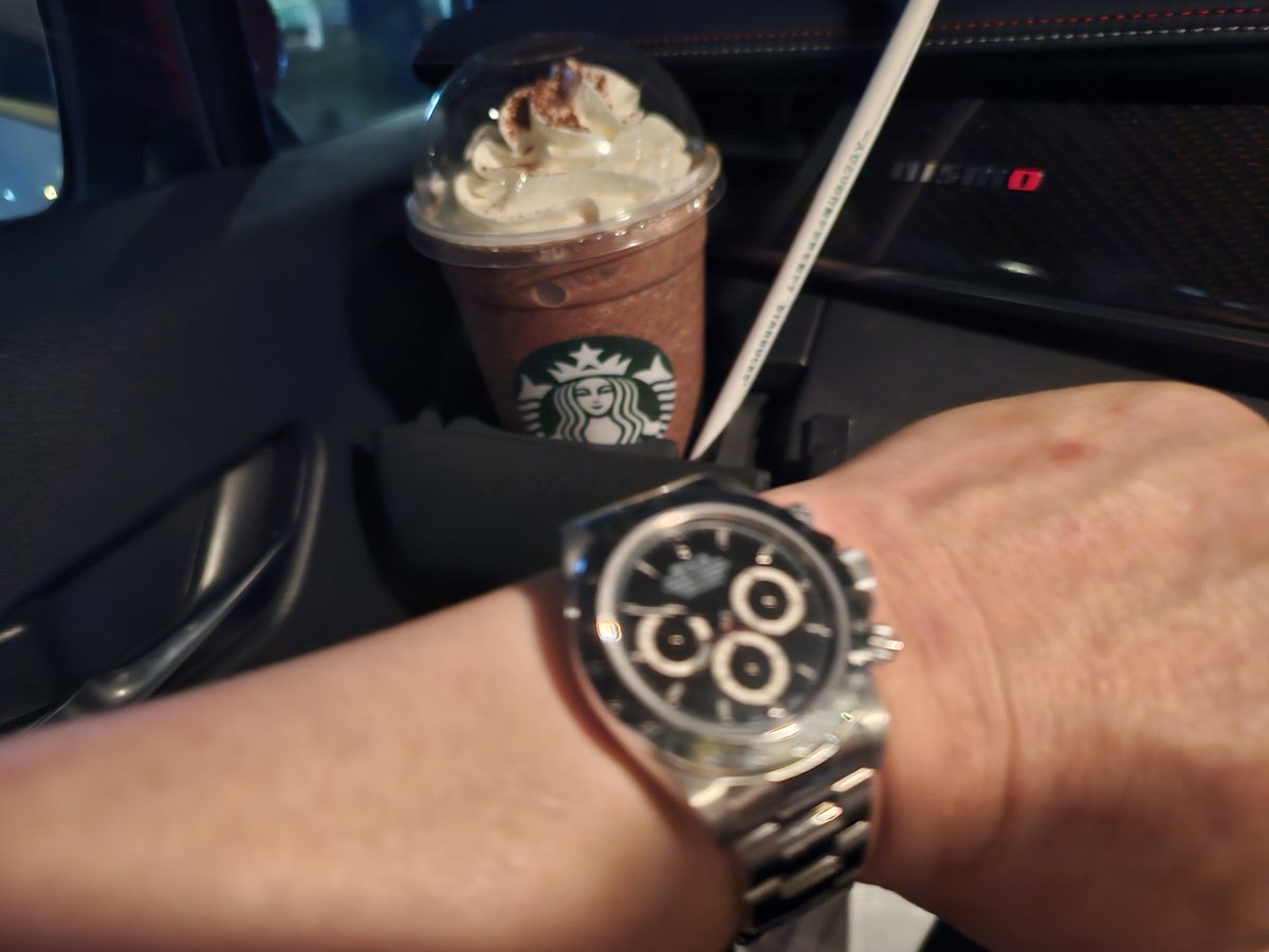 Supryman1's tweet photo. 午前はペプシ
午後はエルプリ
でっかいフラペチーノと📷✨
#ROLEXDAYTONA16520
#ROLEXGMTMASTER https://t.co/DQyHDK5ifZ