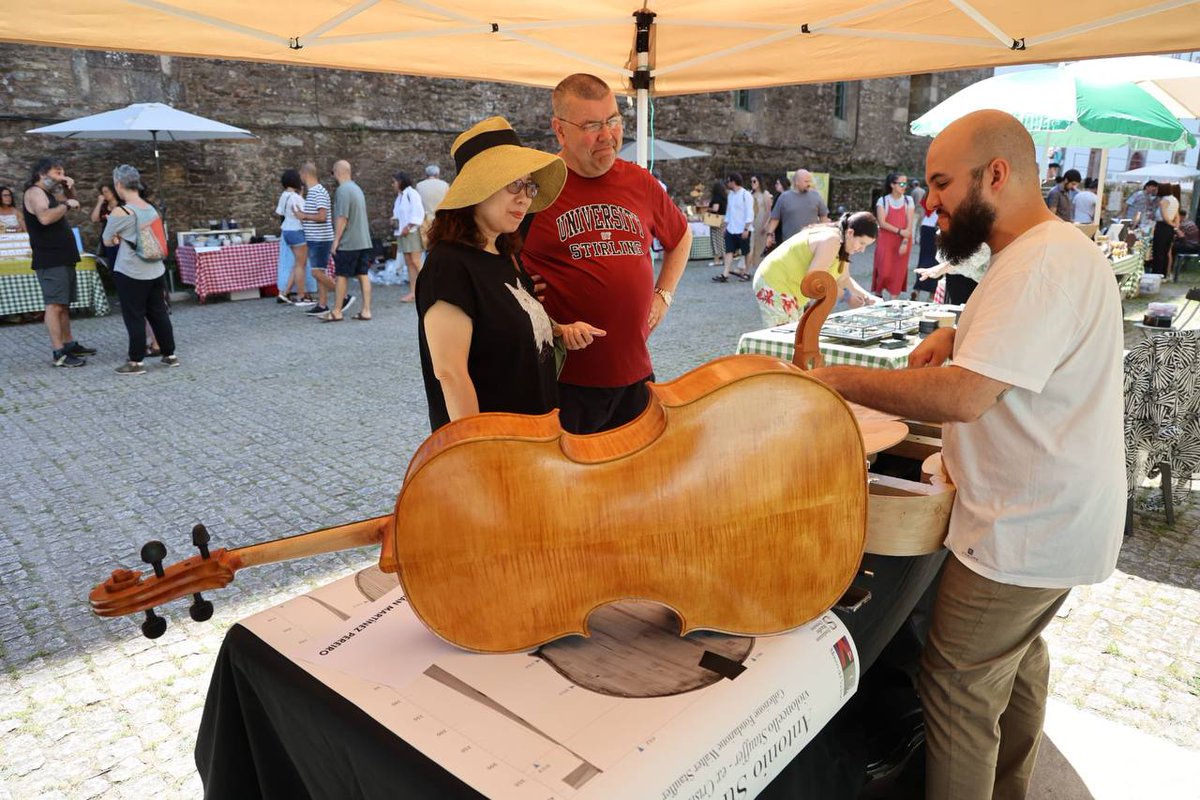 PazodeRaxoi's tweet photo. 📸 Así estamos vivindo a 6ª edición do #TradFest, unha cita que ofrece quince propostas folk e diferentes actividades en espazos da cidade como #Bonaval e a #Quintana! 👏
➕️ Nas imaxes, visita da alcaldesa acompañada de membros da Corporación municipal https://t.co/zKXOhJVsip