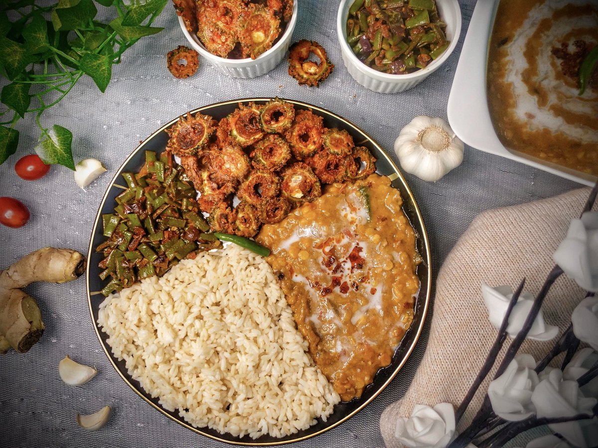 Sindhuskuchen's tweet photo. Life is so DAL without you 🤌🏻🫠

Lunch plate:
✨ Rice
✨ Coconut milk dal curry
✨ Avarakkai poriyal/ Broad beans stir fry
✨Paavakkaai fry/ Crispy Bitter gourd fry https://t.co/9HTHqnCb1l