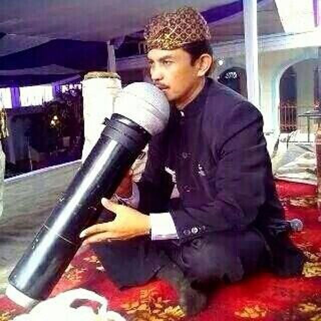 MentorAtelier's tweet photo. @MoodsAtelier Hy bub apa kabar? 🫄🏻 Maaf telat dikit disuruh cari foto megang mic, gw be like: https://t.co/tK3KDxnMUd