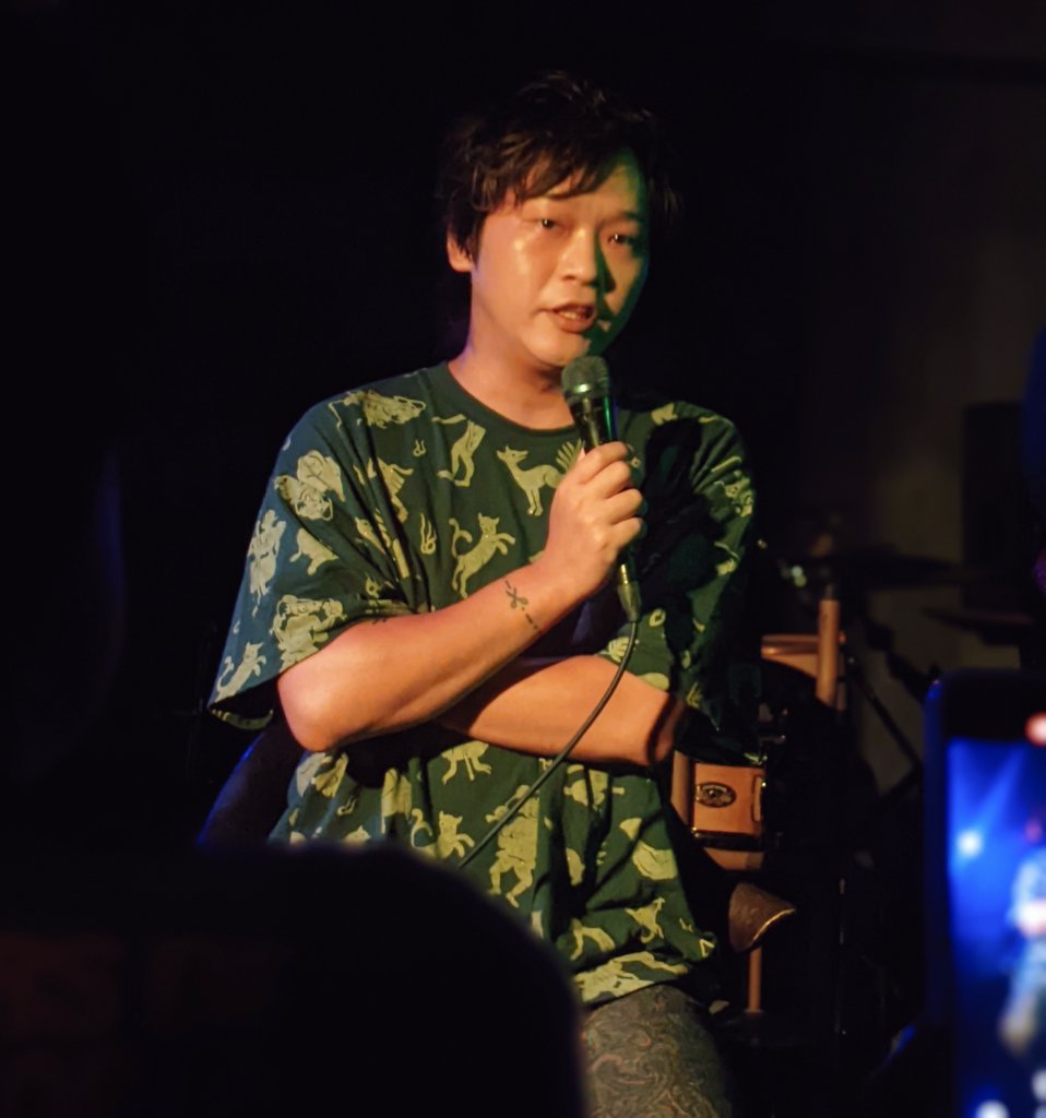 XCGAwulmhwb06Ix's tweet photo. 7/27 #怪談と怪音 うめく｡vol.9
｢カラン、コロン。｣
三者三様の怪音もかっこいいし、その余韻が続く中での怪談…耳鳴りも意外と心地良い。下駄さんは軽やかな語り口に反して怖すぎる！健太郎さんは話の幅が広くて驚く。２日連続楽しかった☺️
#下駄華緒
#恐怖新聞健太郎
#STATUSZERO
#いい子
#aoüui https://t.co/4u5P4oNsgW