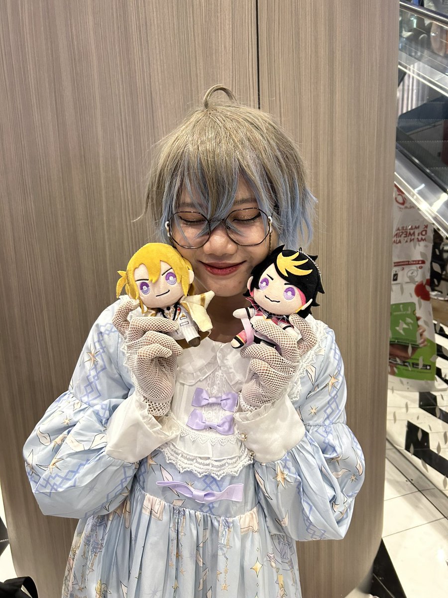 kuroreoo's tweet photo. This ikey cosplayer so pretty 😭💙 https://t.co/hSTl0klNSn