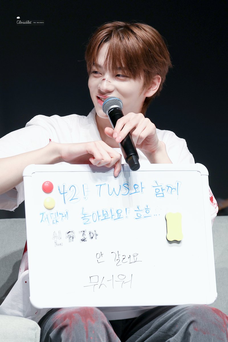 cloudlet247's tweet photo. [HQ] 240719 팬파티

무서워 글씨가 너무 귀여움😅

#TWS #투어스 #SHINYU #신유 #신정환 https://t.co/VdVWTJwuRt