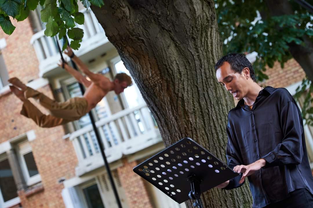 cie_reveconcret's tweet photo. Rendez-vous ce soir🔥
LE FUNAMBULE de Genet mis en espace par @MathieuTouze
Ce soir à 19h30 au Stade Elisabeth, 7 avenue Paul Appell, Paris 14e
Avec @yuminghey et Quentin Signori
C'est gratuit !
#PARIS2024 #le14efêtelesjeux
📷 Sean Cackoski https://t.co/VIo0wXylCr