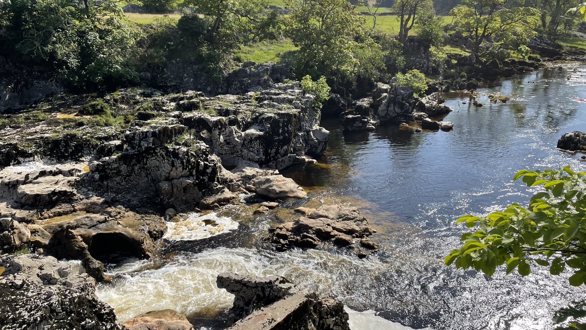 A beautiful Sunday morning in the #YorkshireDales, #LintonFalls looking good in the #Grassington sunshine 😎👍