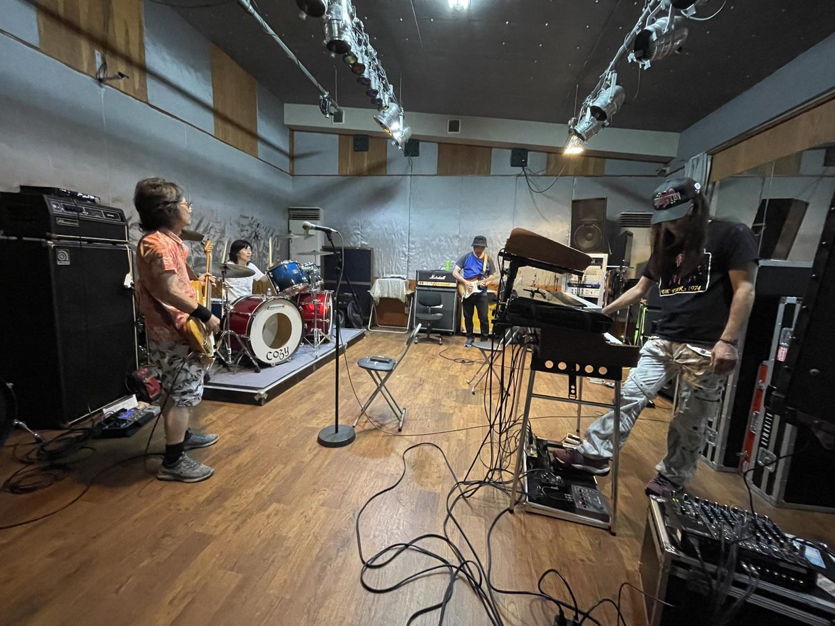 leslie147rv's tweet photo. 虹バンドリハーサルなう🔥🔥🔥
#STUDIOWIT https://t.co/3wkJCHQSJ7